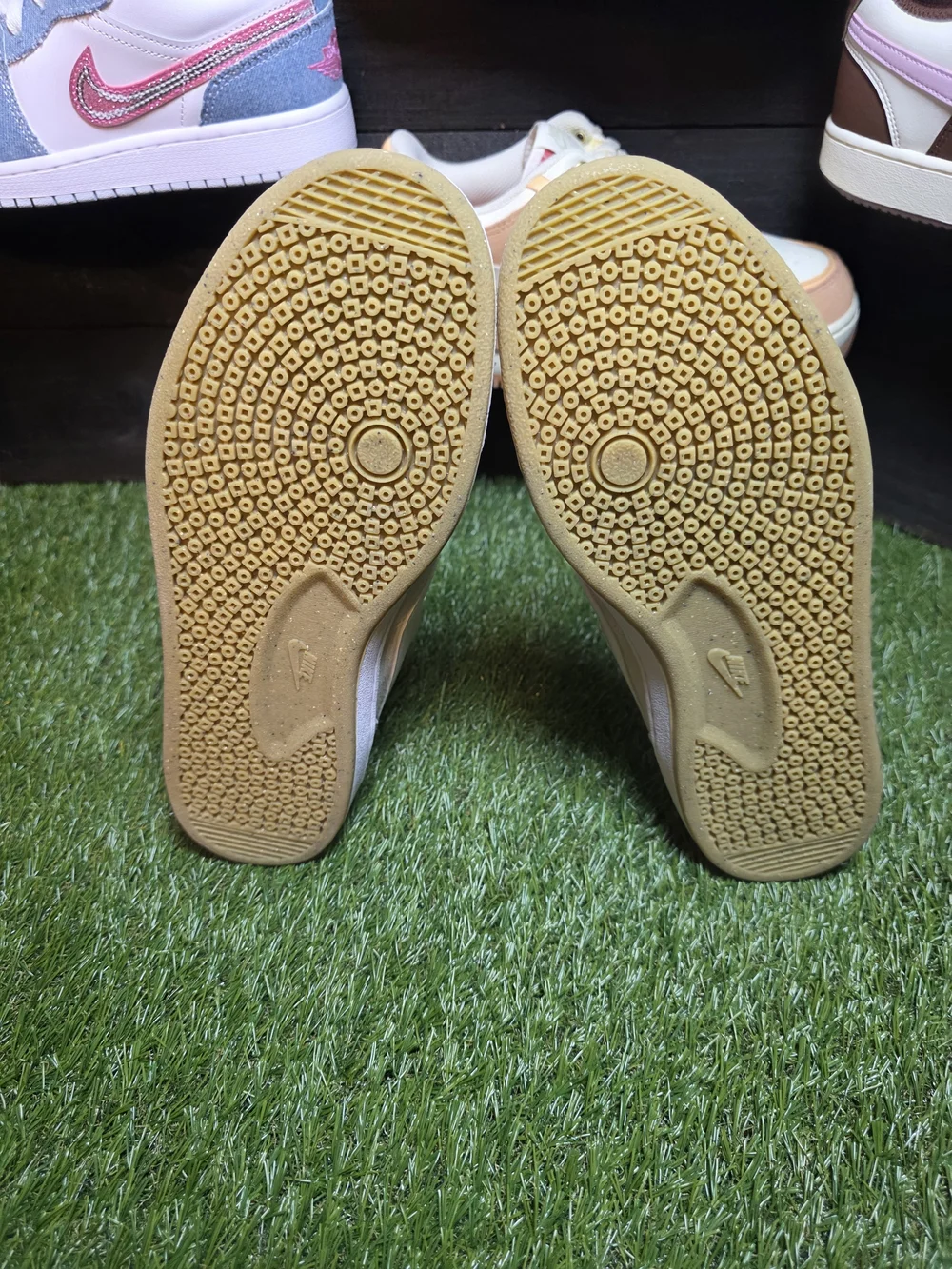 8 Men’s Nike SB FC Classic Sneakers — Cream/White